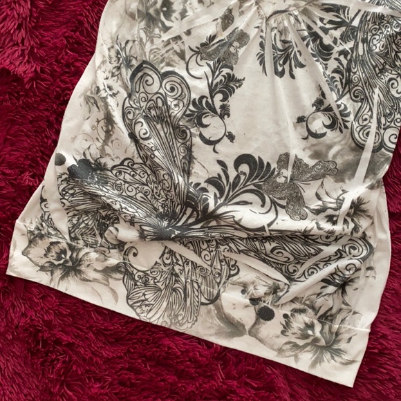 Maternity cream and grey butterfly floral top 🦋 - Picture 3 of 11